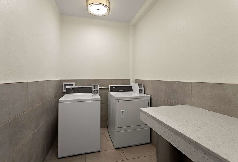 Отель Comfort Suites University