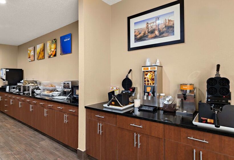 Отель Comfort Suites University