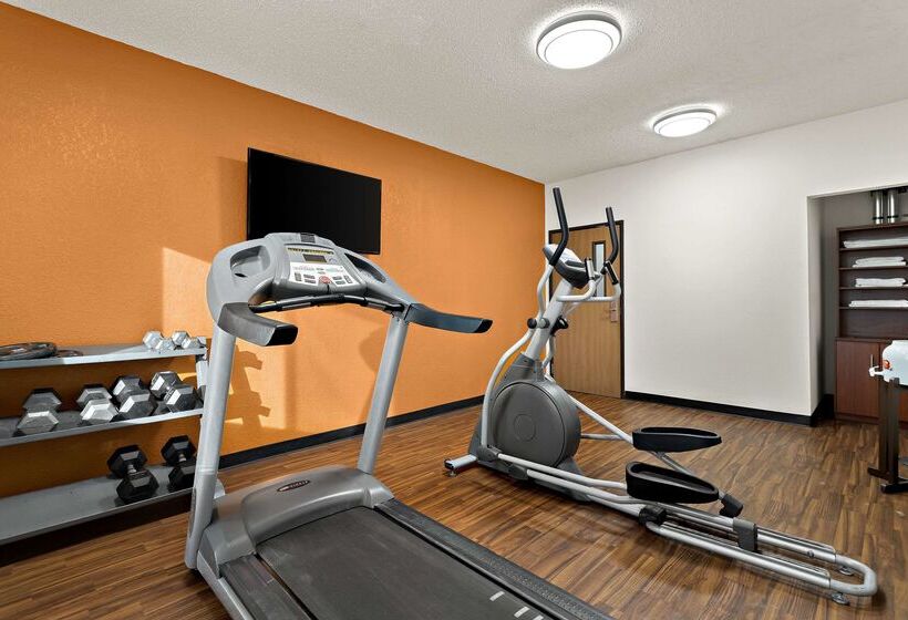 Отель Comfort Suites University