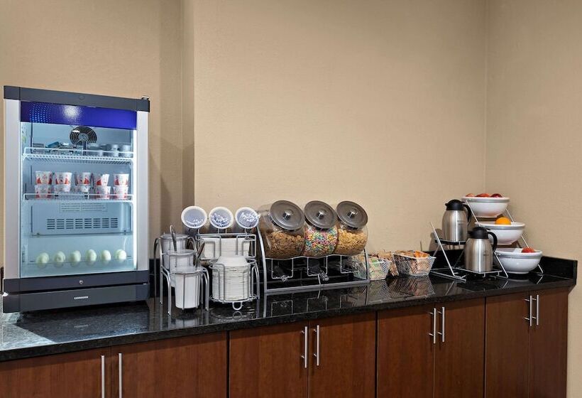 Отель Comfort Suites University