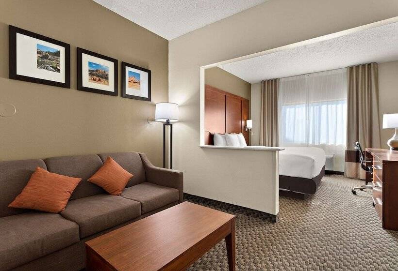 Отель Comfort Suites University