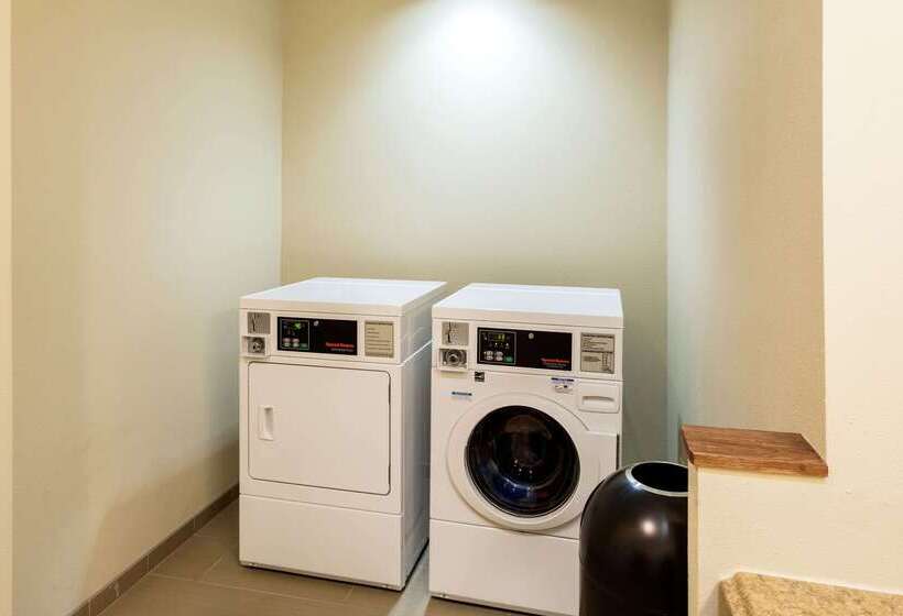 ホテル Comfort Suites Lincoln North