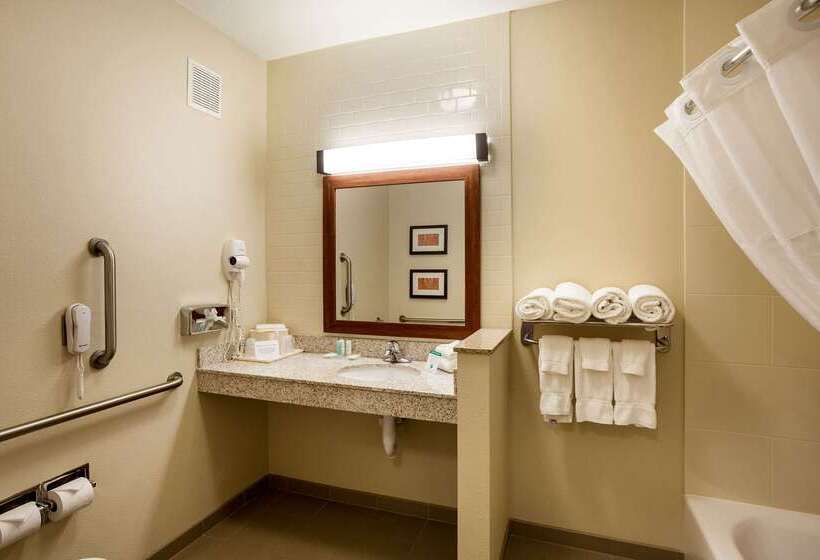 ホテル Comfort Suites Lincoln North