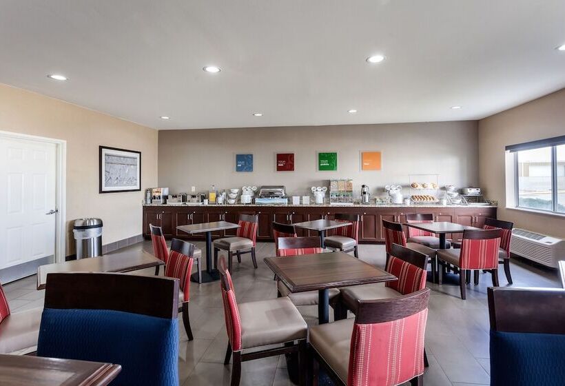 ホテル Comfort Suites Lincoln North