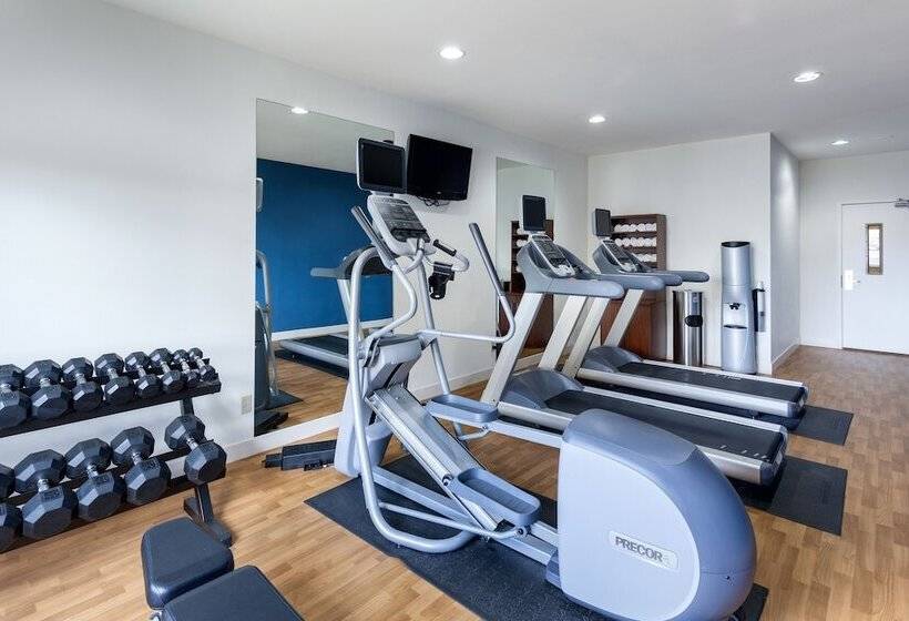 ホテル Comfort Suites Lincoln North