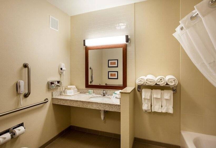 ホテル Comfort Suites Lincoln North