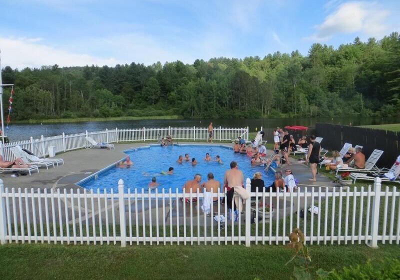 هتل Commodores Inn