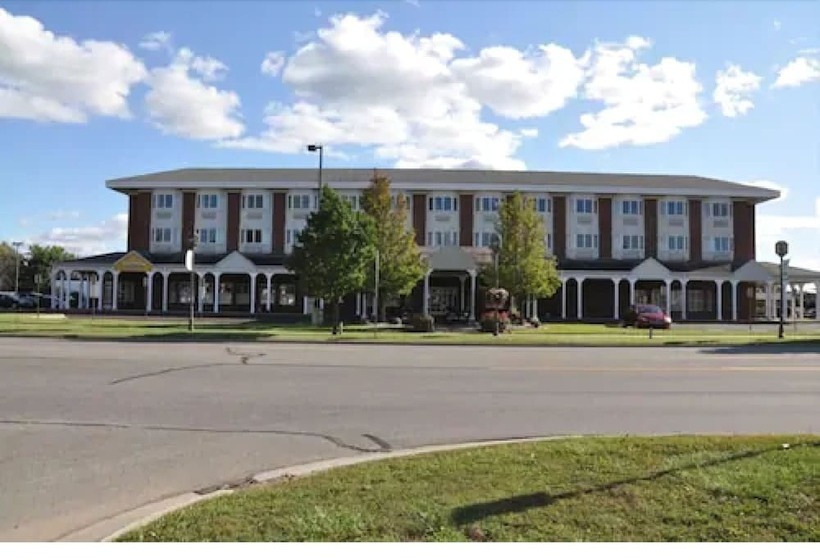 Отель Comstock Inn & Conference Center