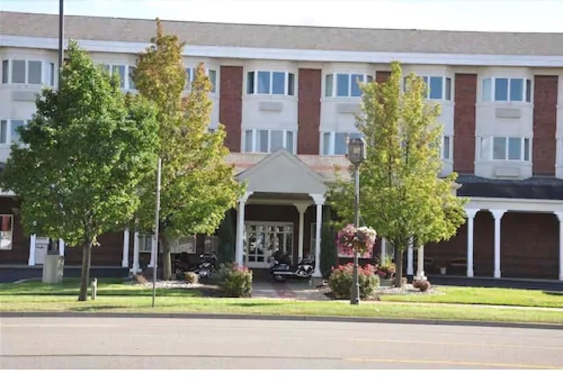 Отель Comstock Inn & Conference Center