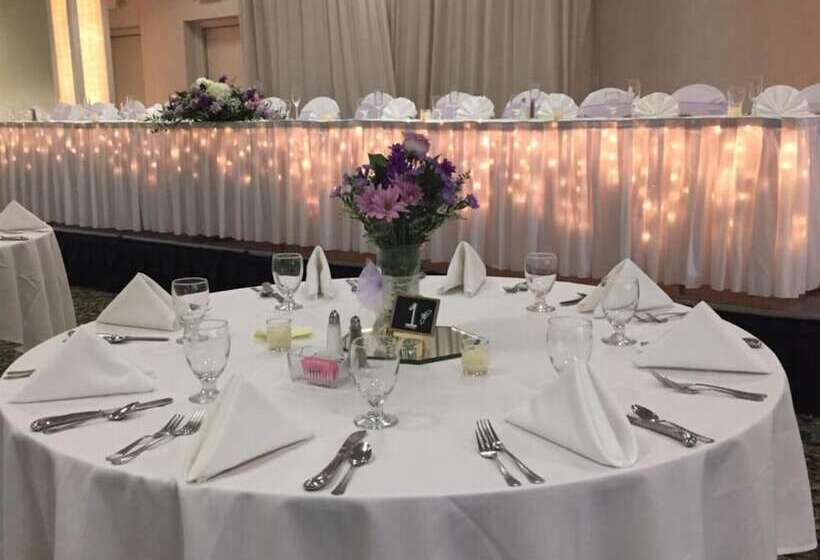 Отель Comstock Inn & Conference Center