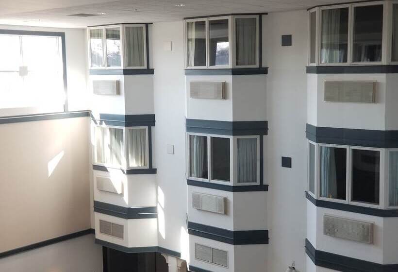 Отель Comstock Inn & Conference Center