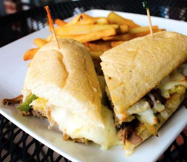 فندق Comstock Inn & Conference Center