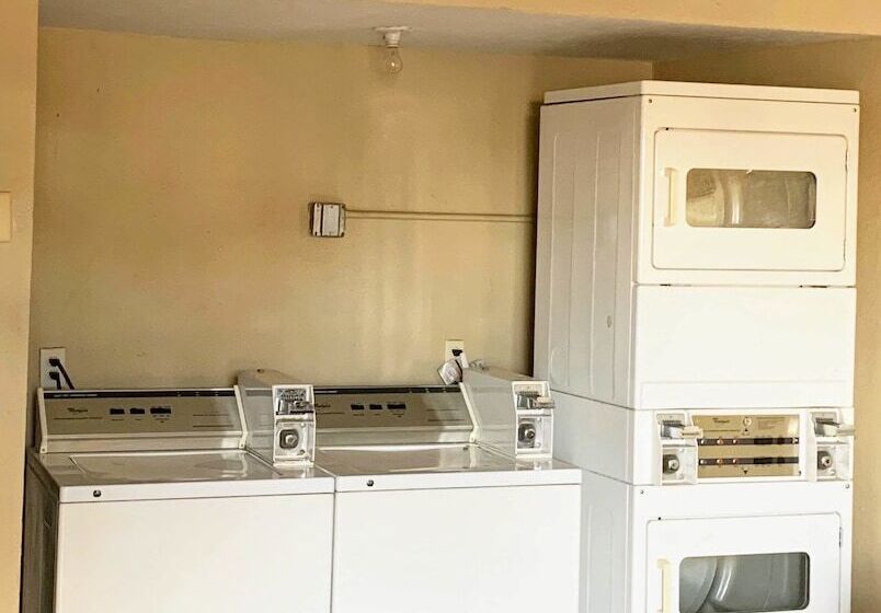 酒店 Continental Inn And Suites