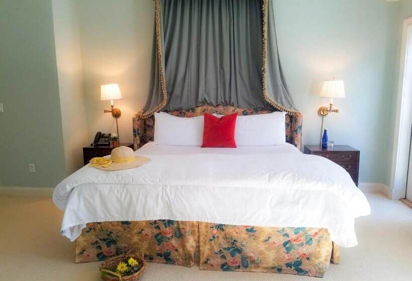 Отель Copper Beech Inn