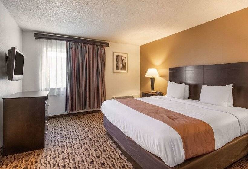 בית מלון כפרי Coratel Plus Suites Wichita West Airport