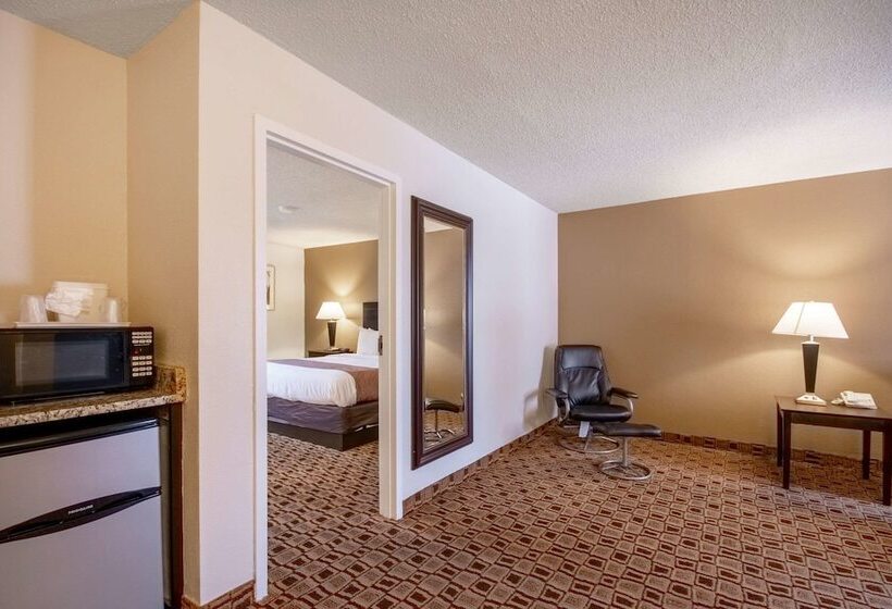 בית מלון כפרי Coratel Plus Suites Wichita West Airport