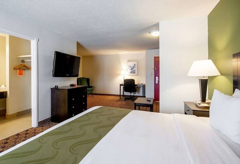 酒店 Coratel Plus Suites Wichita West Airport