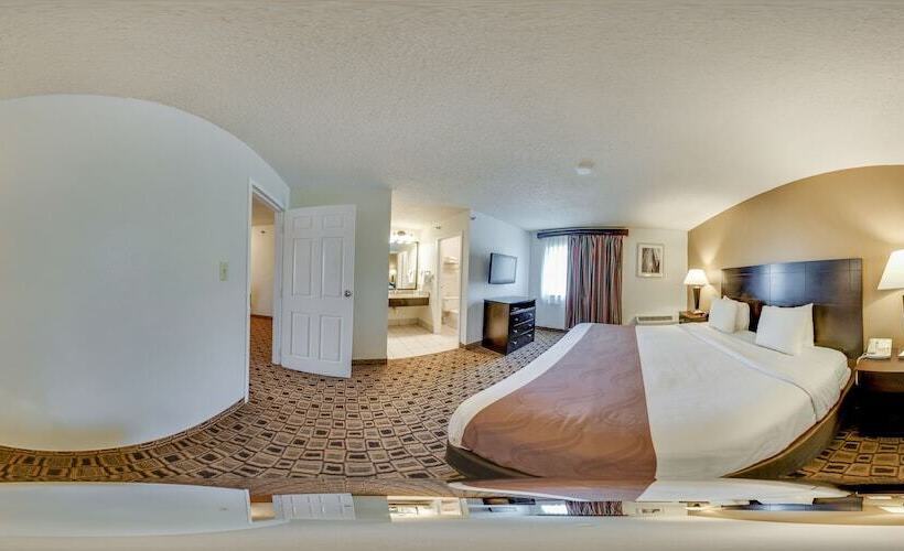 בית מלון כפרי Coratel Plus Suites Wichita West Airport