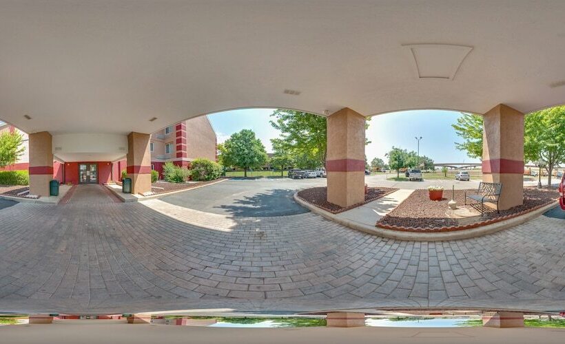 בית מלון כפרי Coratel Plus Suites Wichita West Airport