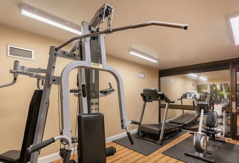 酒店 Coratel Plus Suites Wichita West Airport