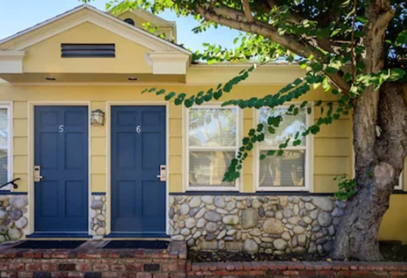 ホテル Coronado Inn