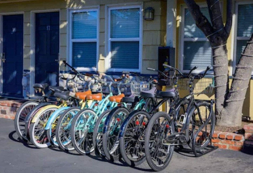 ホテル Coronado Inn