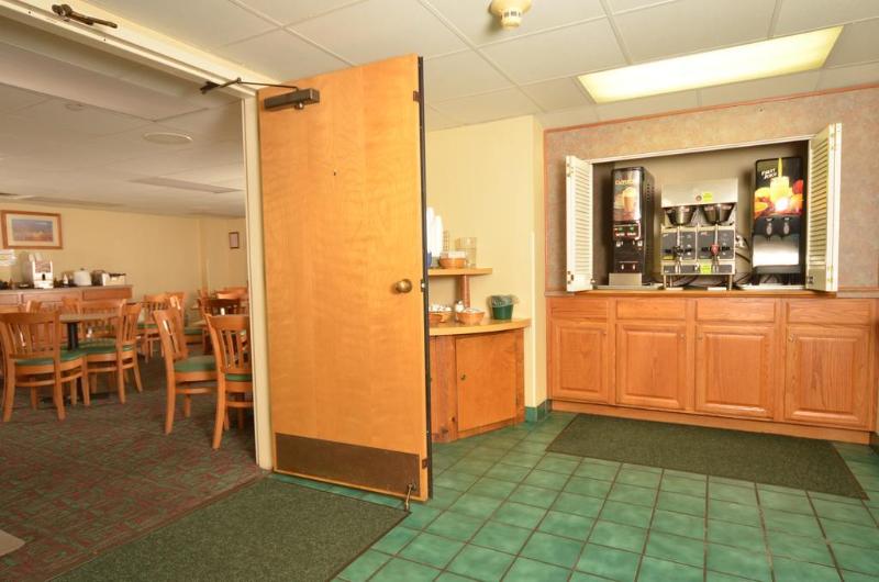 هتل Country Cascades Waterpark Resort