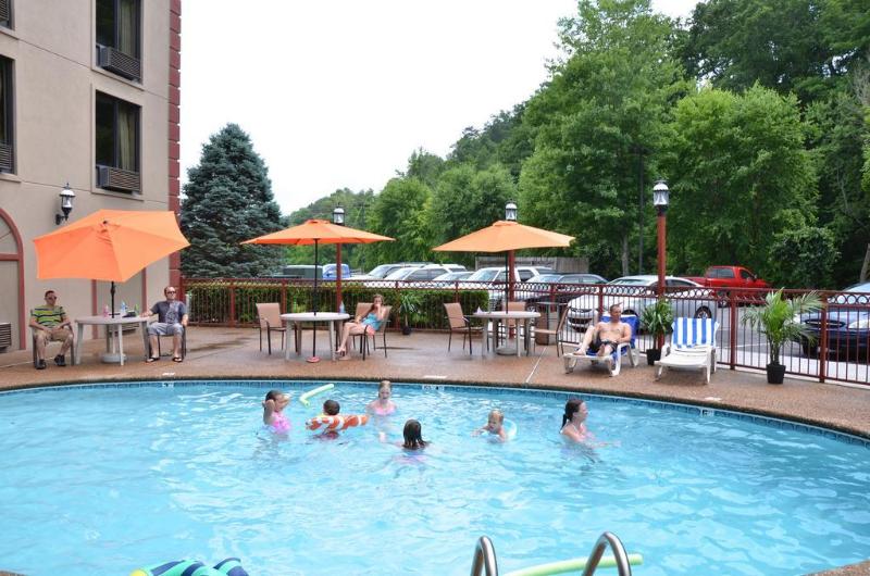 هتل Country Cascades Waterpark Resort