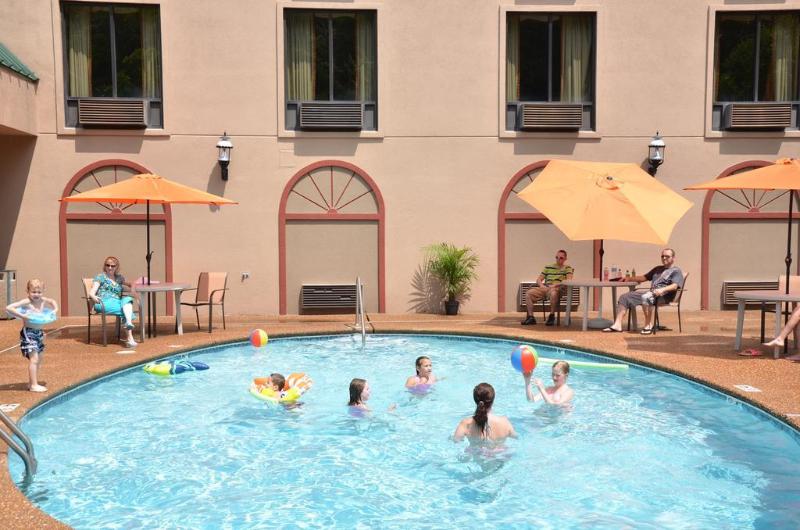 هتل Country Cascades Waterpark Resort