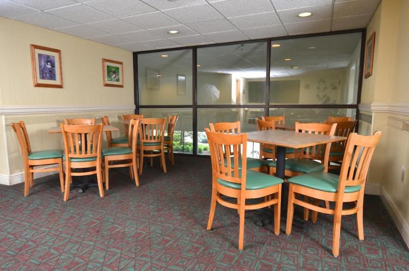 هتل Country Cascades Waterpark Resort