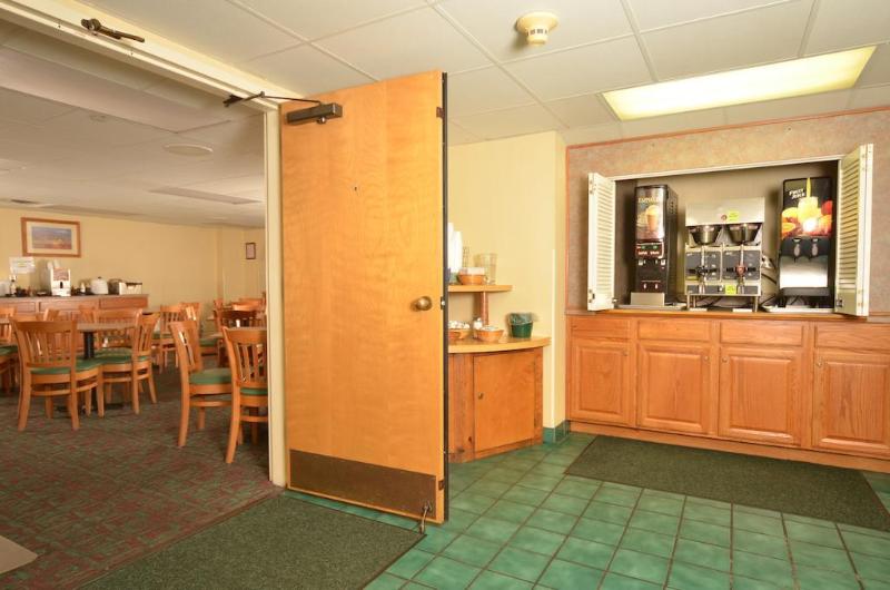 هتل Country Cascades Waterpark Resort