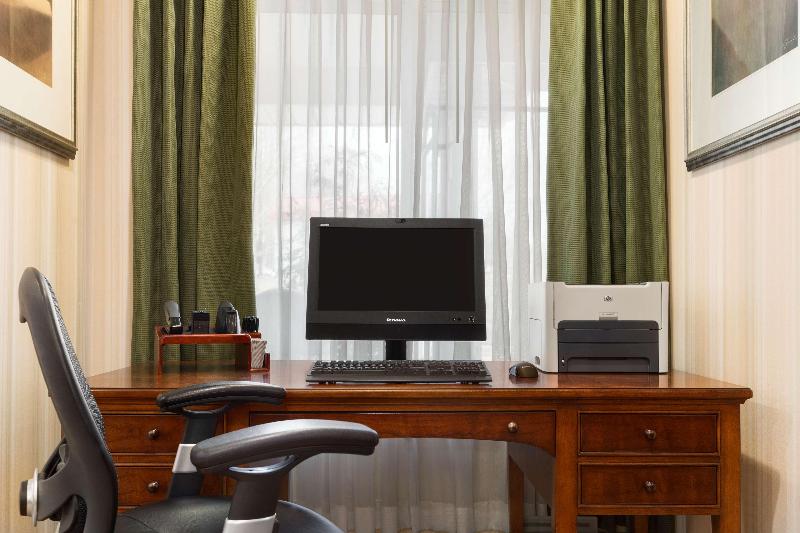 هتل Country Inn & Suites By Radisson, Asheville At Asheville Outlet Mall, Nc