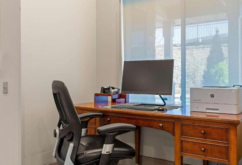 هتل Country Inn & Suites By Radisson, Asheville At Asheville Outlet Mall, Nc