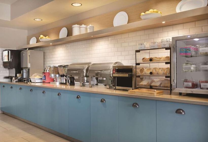 فندق Country Inn & Suites By Radisson, Brooklyn Center, Mn