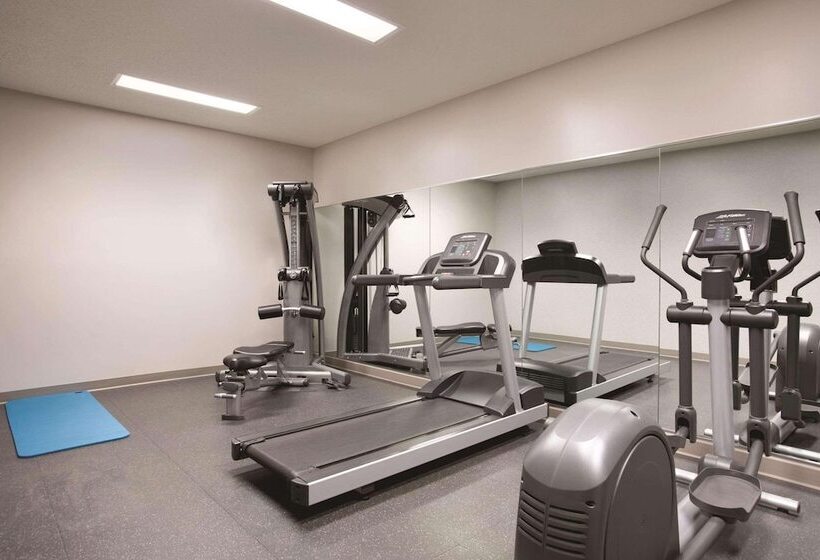 בית מלון כפרי Country Inn & Suites By Radisson, Brooklyn Center, Mn