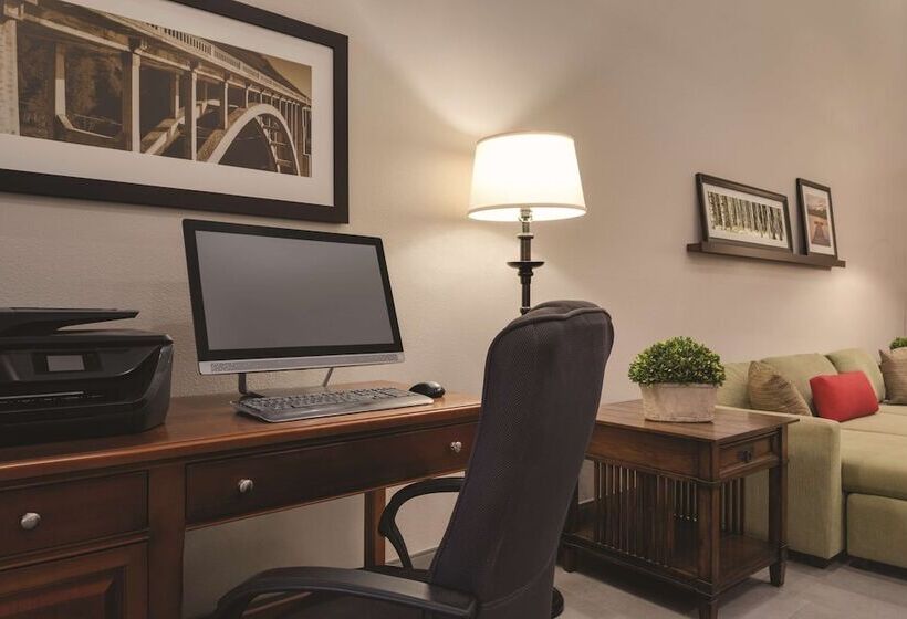 فندق Country Inn & Suites By Radisson, Cedar Falls, Ia