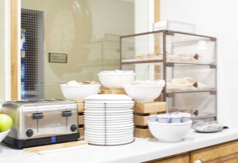 فندق Country Inn & Suites By Radisson, Cedar Falls, Ia