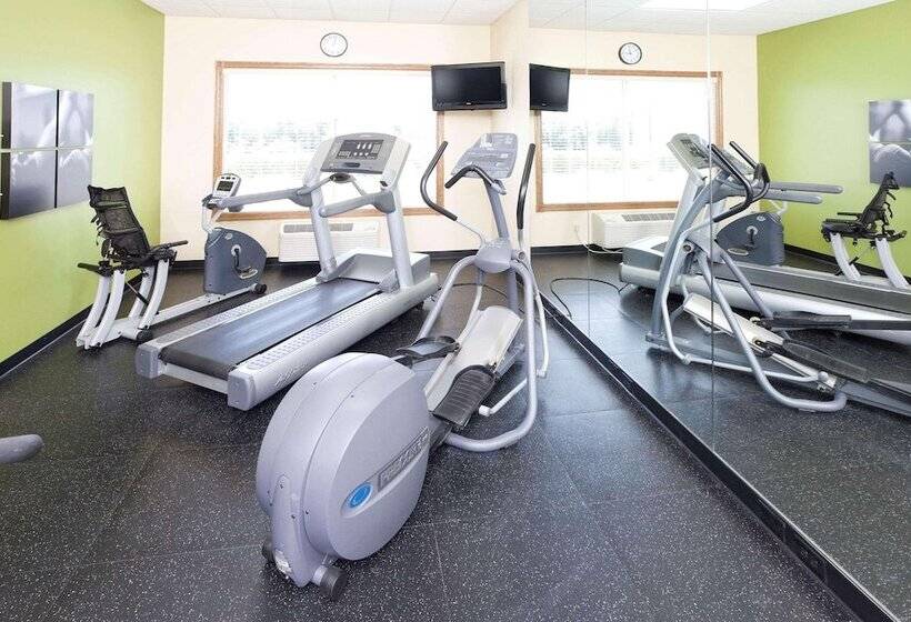 فندق Country Inn & Suites By Radisson, Chanhassen, Mn