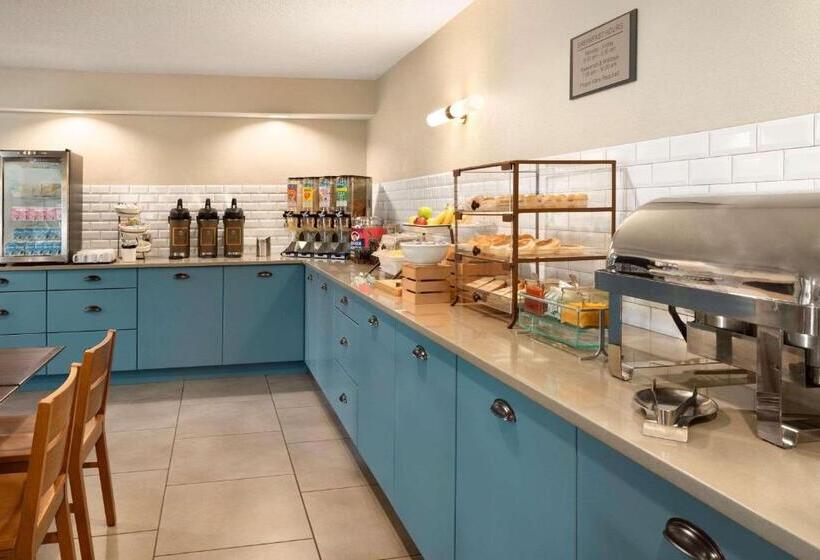 فندق Country Inn & Suites By Radisson, Chippewa Falls, Wi