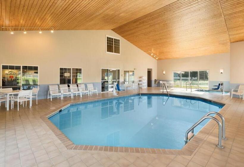 فندق Country Inn & Suites By Radisson, Chippewa Falls, Wi
