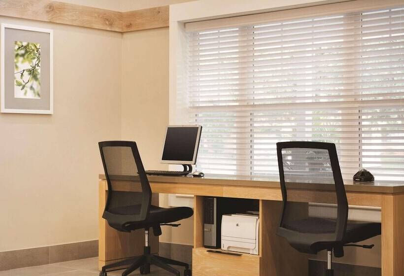 فندق Country Inn & Suites By Radisson, Des Moines West, Ia