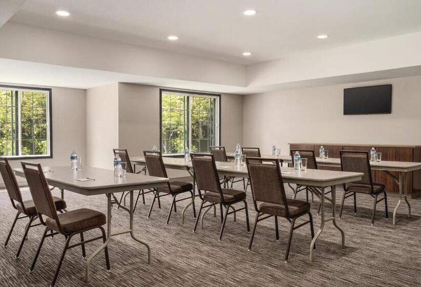 فندق Country Inn & Suites By Radisson, Detroit Lakes, Mn