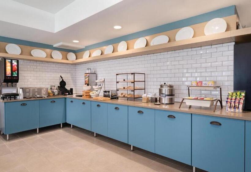 فندق Country Inn & Suites By Radisson, Detroit Lakes, Mn