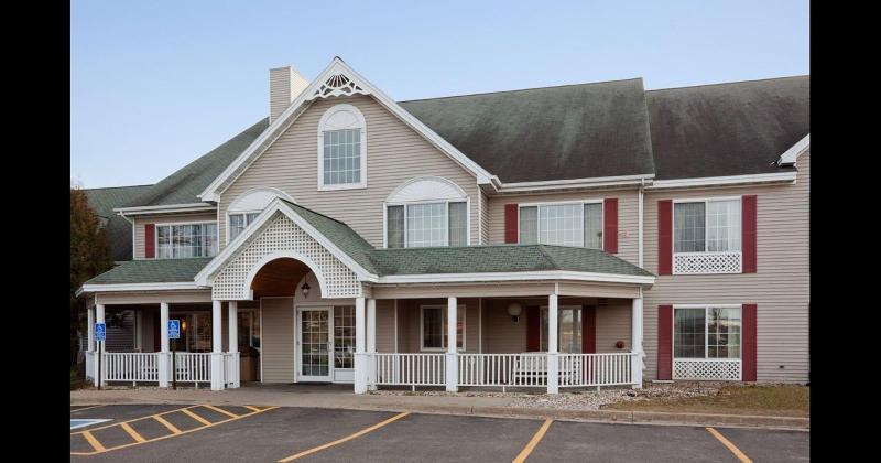 فندق Country Inn & Suites By Radisson, Detroit Lakes, Mn