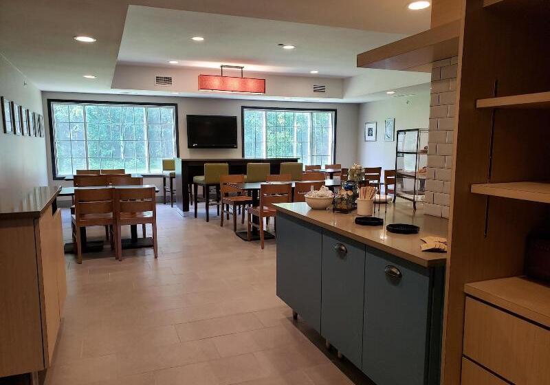 فندق Country Inn & Suites By Radisson, Detroit Lakes, Mn