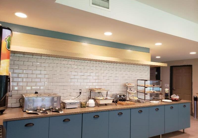 فندق Country Inn & Suites By Radisson, Detroit Lakes, Mn