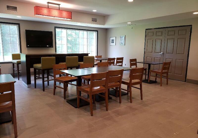 فندق Country Inn & Suites By Radisson, Detroit Lakes, Mn