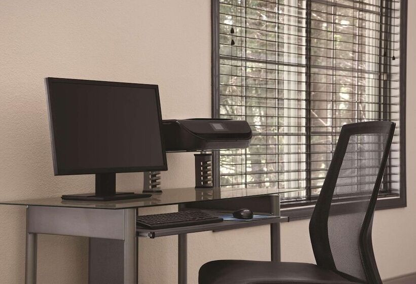 فندق Country Inn & Suites By Radisson, Detroit Lakes, Mn