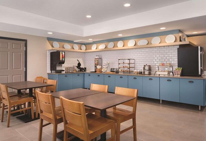 فندق Country Inn & Suites By Radisson, Detroit Lakes, Mn