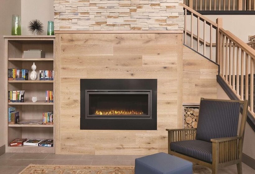 فندق Country Inn & Suites By Radisson, Detroit Lakes, Mn